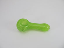 Load image into Gallery viewer, Green Swirl Hand Pipe